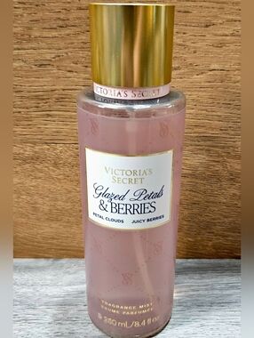 Victoria's Secret Glazed Petals & Berries Body Mist 8.4oz NEW BAKED BY VS